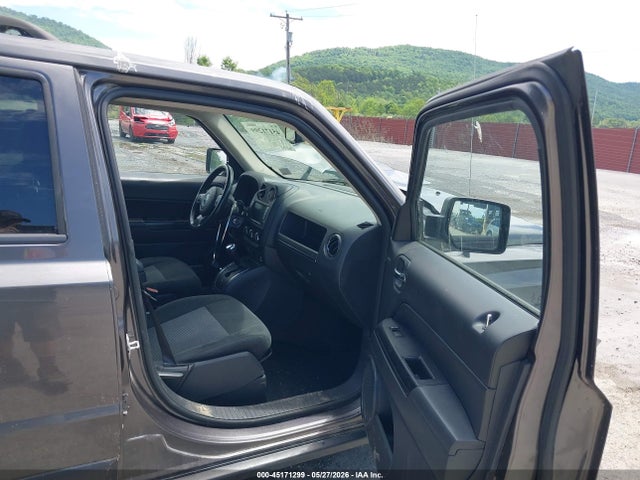 2016 Jeep Patriot Latitude მანქანა იყიდება აუქციონზე, vin: 1C4NJRFB4GD597172, აუქციონის ნომერი: 45171299