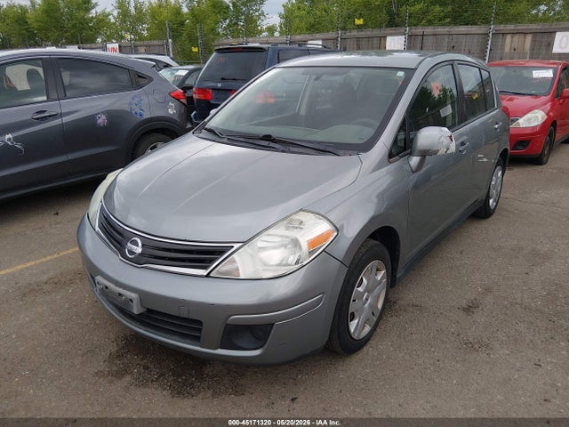 45171320 :رقم المزاد ، 3N1BC1CP2AL389147 vin ، 2010 Nissan Versa 1.8s مزاد بيع