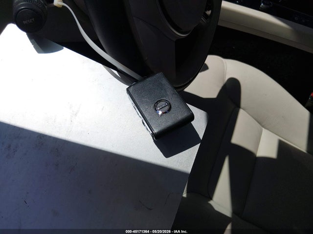 Продажа на аукционе авто 2024 Volvo Xc60 B5 Core Dark Theme, vin: YV4L12RK3R1925824, номер лота: 45171364