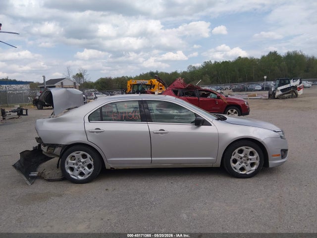 45171365 :رقم المزاد ، 3FAHP0HA5AR402177 vin ، 2010 Ford Fusion Se مزاد بيع