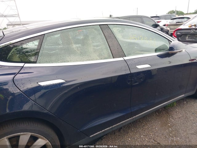 2013 Tesla Model S მანქანა იყიდება აუქციონზე, vin: 5YJSA1DN7DFP27077, აუქციონის ნომერი: 45171388