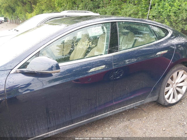 2013 Tesla Model S მანქანა იყიდება აუქციონზე, vin: 5YJSA1DN7DFP27077, აუქციონის ნომერი: 45171388