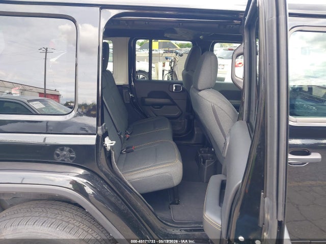1C4PJXEN8SW589596 Jeep Wrangler 4-door Sahara 4x4