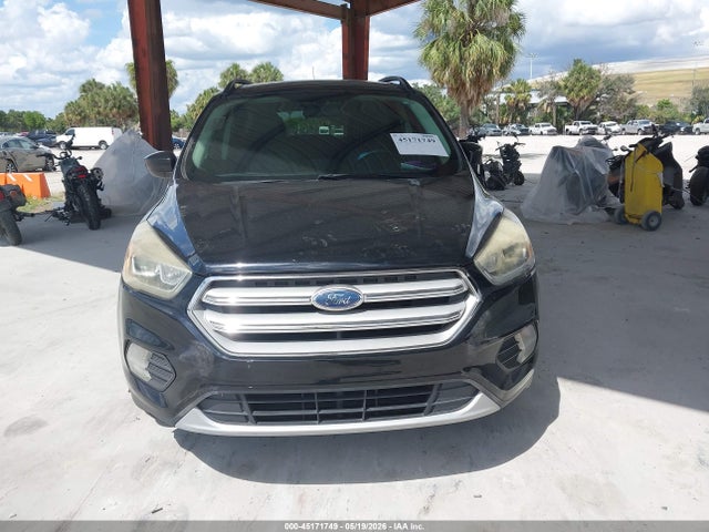 45171749 :رقم المزاد ، 1FMCU0HD8JUC03510 vin ، 2018 Ford Escape Sel مزاد بيع