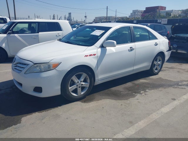 45171867 :رقم المزاد ، 4T1BF3EKXBU695128 vin ، 2011 Toyota Camry Le مزاد بيع