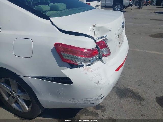 45171867 :رقم المزاد ، 4T1BF3EKXBU695128 vin ، 2011 Toyota Camry Le مزاد بيع