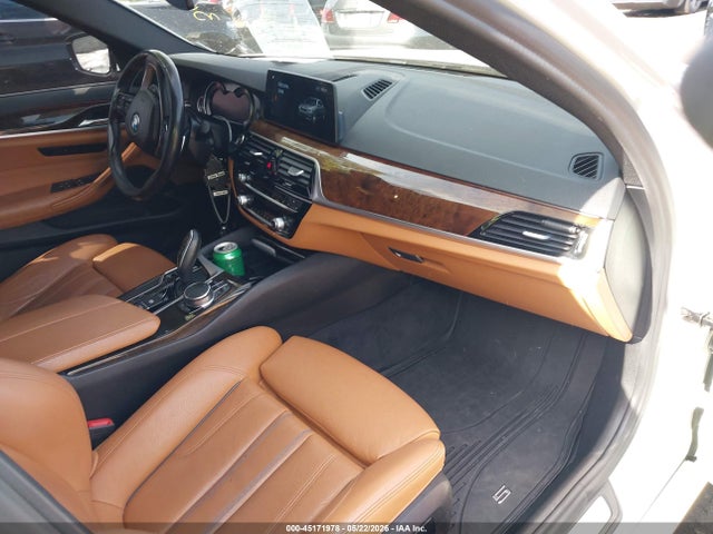 2017 Bmw 540i Xdrive მანქანა იყიდება აუქციონზე, vin: WBAJE7C31HG887032, აუქციონის ნომერი: 45171978