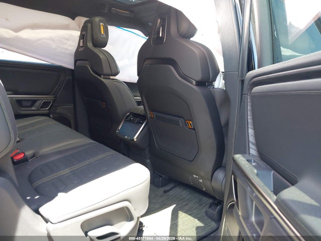 Rivian R1s Adventure 2023 7PDSGABA1PN028802 Image 8