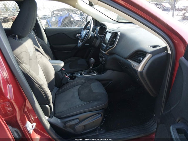1C4PJLCB7HW561797 Jeep Cherokee Latitude Fwd