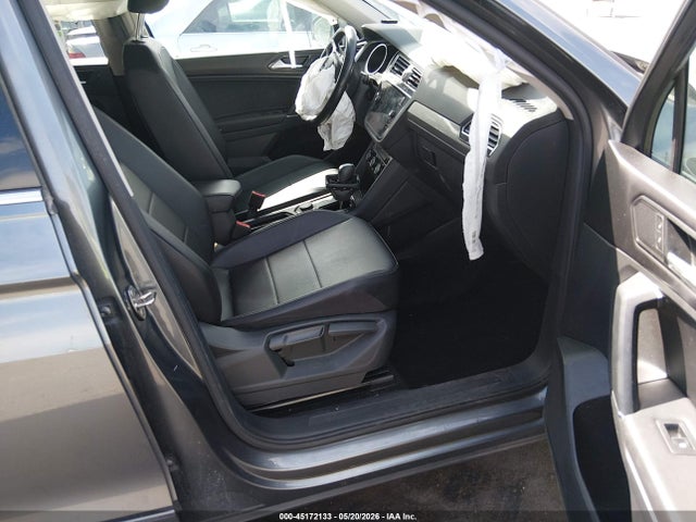 3VV2B7AX1JM151386 Volkswagen Tiguan 2.0t Se/2.0t Sel