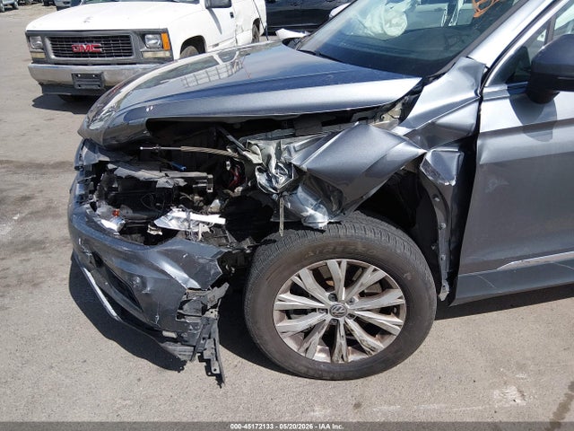 3VV2B7AX1JM151386 Volkswagen Tiguan 2.0t Se/2.0t Sel