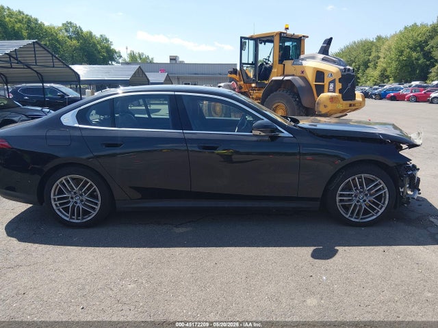 2024 Bmw 530i Xdrive მანქანა იყიდება აუქციონზე, vin: WBA53FJ06RCS33758, აუქციონის ნომერი: 45172209