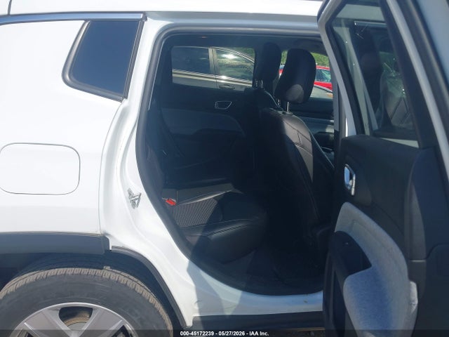 3C4NJDBB1NT217530 Jeep Compass Latitude 4x4