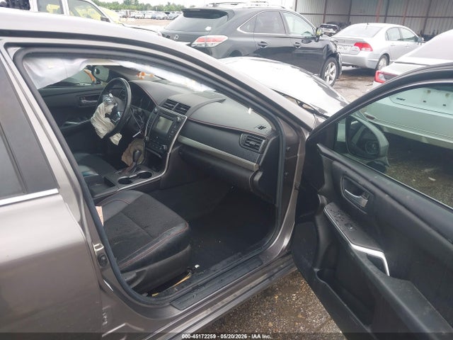 45172259 :رقم المزاد ، 4T1BF1FK9HU362981 vin ، 2017 Toyota Camry Se مزاد بيع