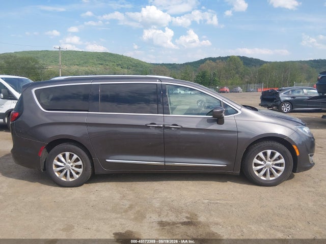 2018 Chrysler Pacifica Touring L მანქანა იყიდება აუქციონზე, vin: 2C4RC1BG4JR227665, აუქციონის ნომერი: 45172389
