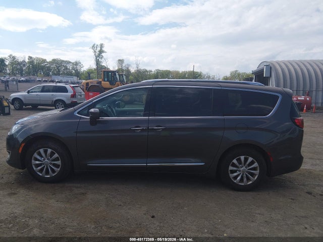 2018 Chrysler Pacifica Touring L მანქანა იყიდება აუქციონზე, vin: 2C4RC1BG4JR227665, აუქციონის ნომერი: 45172389
