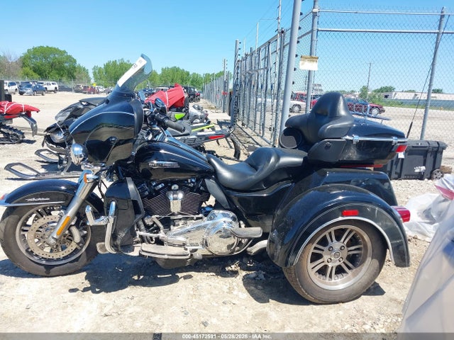 1HD1MAD17HB860655 Harley-Davidson Flhtcutg Tri Glide Ultra