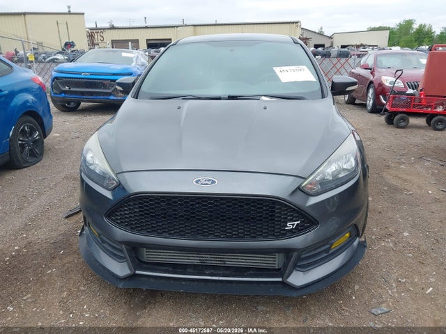 45172597 :رقم المزاد ، 1FADP3L96FL387255 vin ، 2015 Ford Focus St مزاد بيع