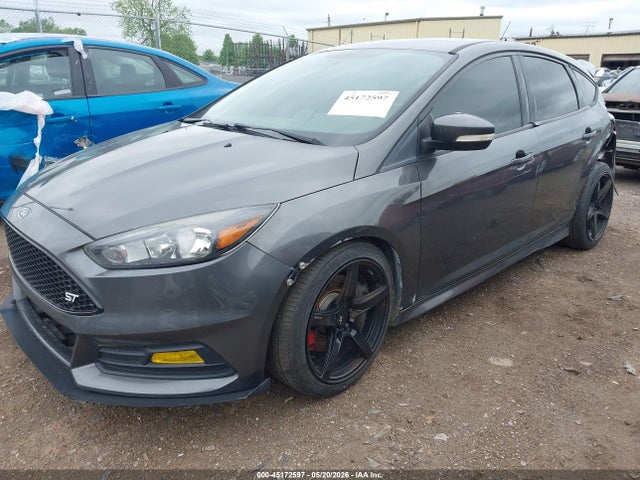 45172597 :رقم المزاد ، 1FADP3L96FL387255 vin ، 2015 Ford Focus St مزاد بيع