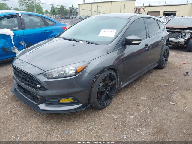 45172597 :رقم المزاد ، 1FADP3L96FL387255 vin ، 2015 Ford Focus St مزاد بيع