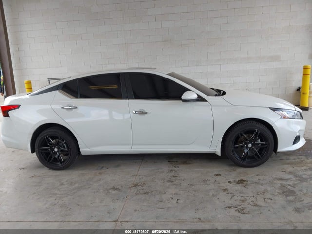 1N4BL4DW3NN340880 Nissan Altima Sv Intelligent Awd