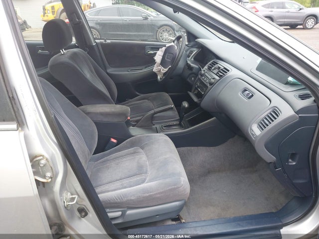 45172617 :رقم المزاد ، 1HGCG6651YA147367 vin ، 2000 Honda Accord 2.3 Lx مزاد بيع