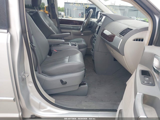 2010 Chrysler Town & Country Touring მანქანა იყიდება აუქციონზე, vin: 2A4RR5D1XAR128356, აუქციონის ნომერი: 45172636