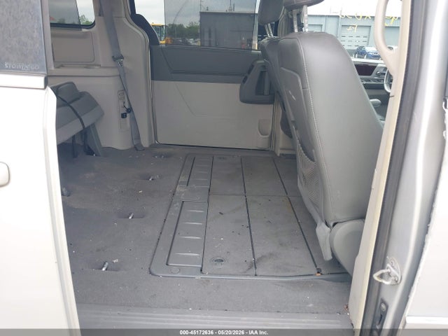 2010 Chrysler Town & Country Touring მანქანა იყიდება აუქციონზე, vin: 2A4RR5D1XAR128356, აუქციონის ნომერი: 45172636