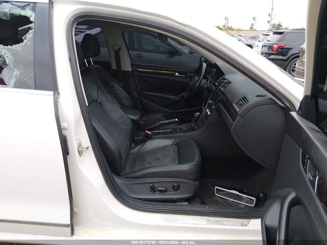 2015 Volkswagen Passat 1.8t Sel Premium მანქანა იყიდება აუქციონზე, vin: 1VWCS7A34FC047917, აუქციონის ნომერი: 45172762
