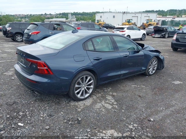 45172784 :رقم المزاد ، 7JR102FK0KG013433 vin ، 2019 Volvo S60 T5 Momentum مزاد بيع