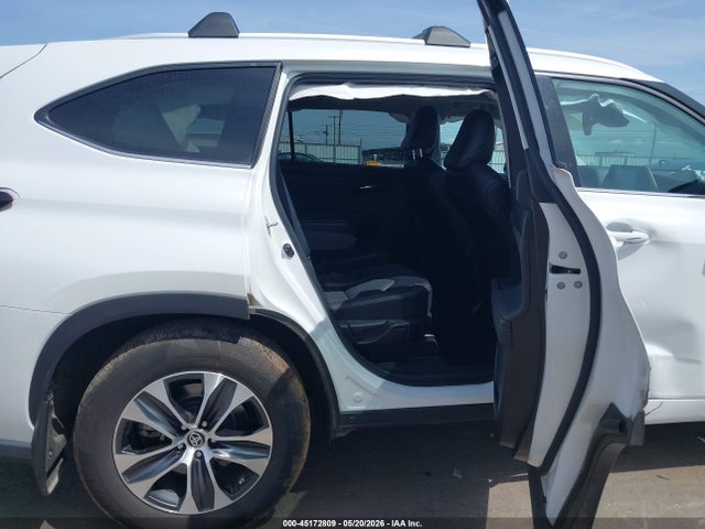 Toyota Highlander Xle 2022 5TDGZRBH8NS192915 Image 8