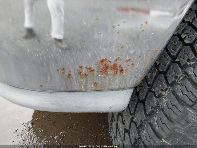 45173032 :رقم المزاد ، 5TBBT44121S217261 vin ، 2001 Toyota Tundra Sr5 V8 مزاد بيع