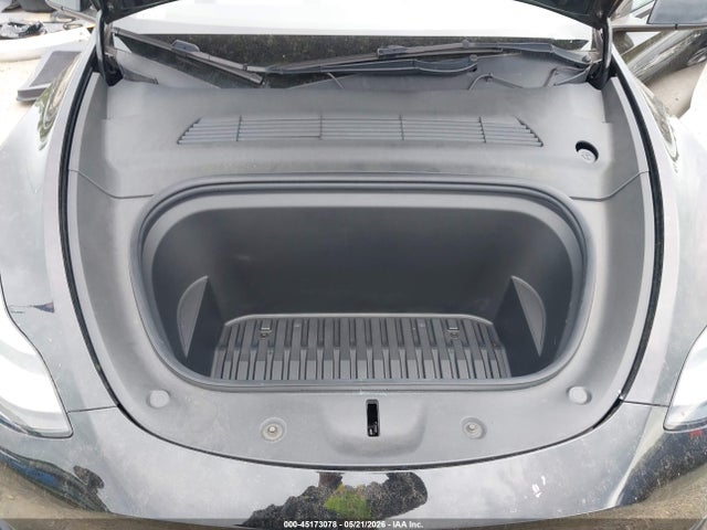 Auction sale of the 2022 Tesla Model Y Long Range Dual Motor All-wheel Drive, vin: 7SAYGDEE2NF318403, lot number: 45173078