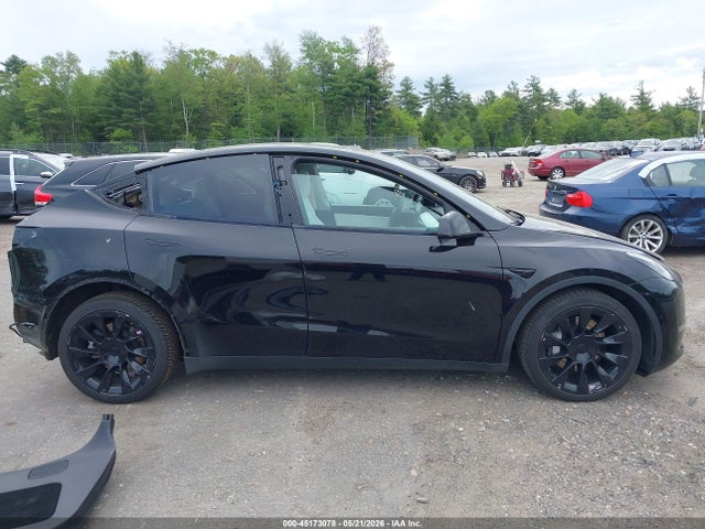 Auction sale of the 2022 Tesla Model Y Long Range Dual Motor All-wheel Drive, vin: 7SAYGDEE2NF318403, lot number: 45173078