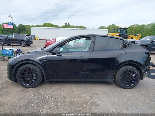 Auction sale of the 2022 Tesla Model Y Long Range Dual Motor All-wheel Drive, vin: 7SAYGDEE2NF318403, lot number: 45173078