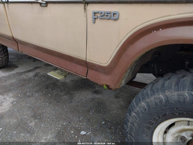 45173116 :رقم المزاد ، 2FTHF26H9FCB18544 vin ، 1985 Ford F250 مزاد بيع