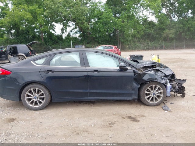 3FA6P0HD5HR243902 Ford FUSION SE