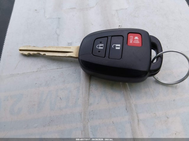 2T3BFREVXHW545372 Toyota RAV4 LE