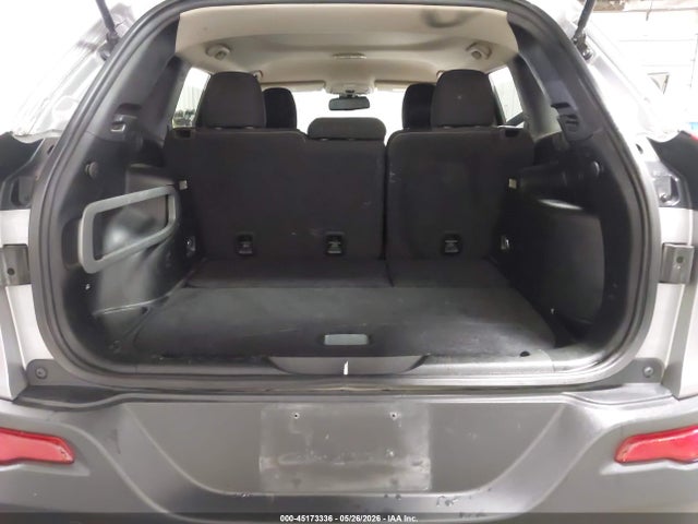 45173336 :رقم المزاد ، 1C4PJMCB3HW527829 vin ، 2017 Jeep Cherokee Latitude 4x4 مزاد بيع