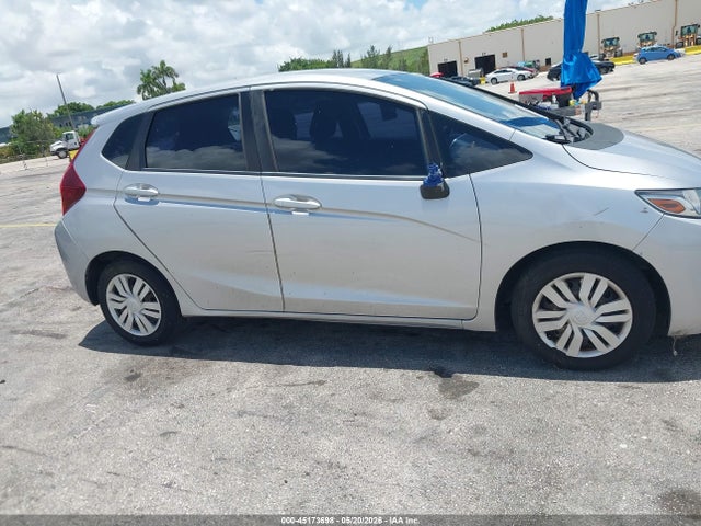 45173698 :رقم المزاد ، 3HGGK5H58FM740716 vin ، 2015 Honda Fit Lx مزاد بيع