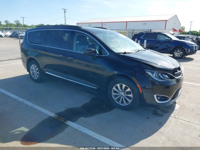 Продаж на аукціоні авто 2017 Chrysler Pacifica Touring-l, vin: 2C4RC1BG3HR660520, номер лоту: 45173746