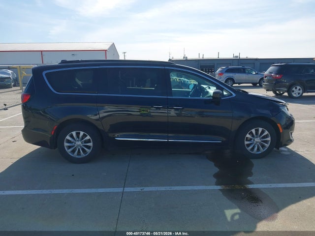 Продаж на аукціоні авто 2017 Chrysler Pacifica Touring-l, vin: 2C4RC1BG3HR660520, номер лоту: 45173746