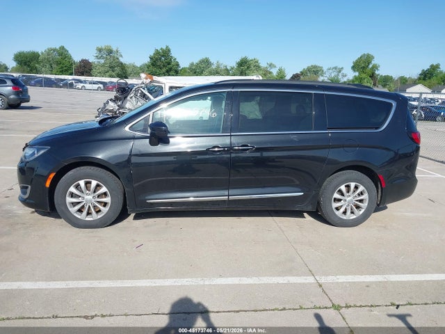 Продаж на аукціоні авто 2017 Chrysler Pacifica Touring-l, vin: 2C4RC1BG3HR660520, номер лоту: 45173746