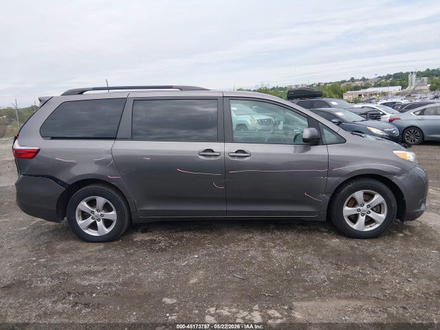 Toyota Sienna Le 8 Passenger 2017 5TDKZ3DC7HS862449 Image 13