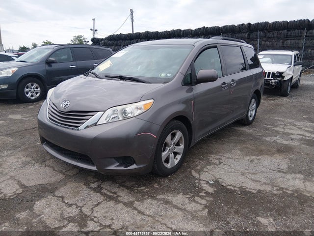 Toyota Sienna Le 8 Passenger 2017 5TDKZ3DC7HS862449 Image 2