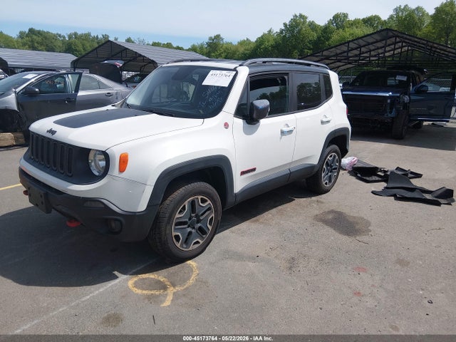 2015 Jeep Renegade Trailhawk მანქანა იყიდება აუქციონზე, vin: ZACCJBCT0FPB55054, აუქციონის ნომერი: 45173764