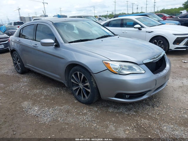 2013 Chrysler 200 Touring მანქანა იყიდება აუქციონზე, vin: 1C3CCBBG8DN720282, აუქციონის ნომერი: 45173780