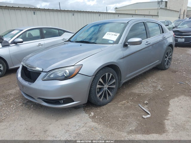 2013 Chrysler 200 Touring მანქანა იყიდება აუქციონზე, vin: 1C3CCBBG8DN720282, აუქციონის ნომერი: 45173780