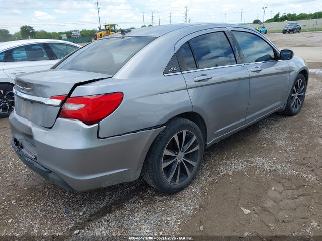 2013 Chrysler 200 Touring მანქანა იყიდება აუქციონზე, vin: 1C3CCBBG8DN720282, აუქციონის ნომერი: 45173780