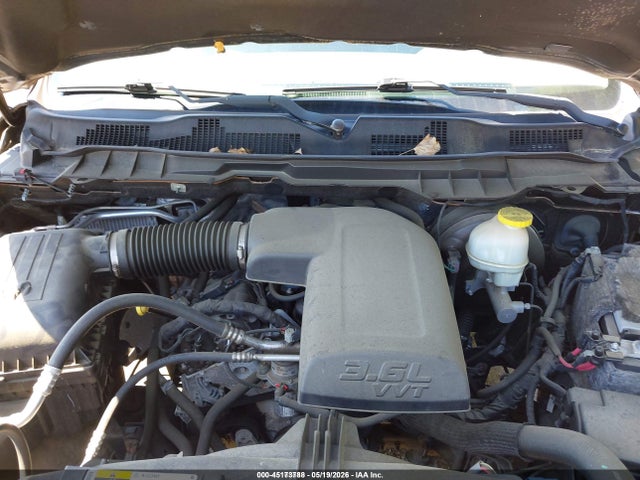 45173788 :رقم المزاد ، 3C6JR6DG0HG680985 vin ، 2017 Ram 1500 Tradesman  4x2 8' Box مزاد بيع